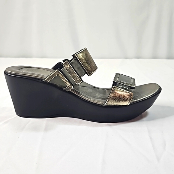 Naot Silver Metalic Leather Wedge Sandals Size 39/8.5 - Picture 1 of 8